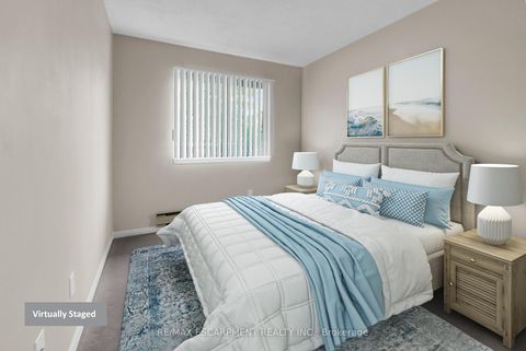 Photo 10 at 733 - 1510 Pilgrims Way, GA Glen Abbey, Oakville