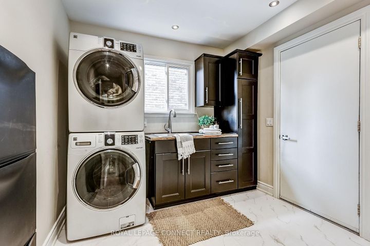 Photo 11 at 545 Charnwood Court, Amberlea, Pickering