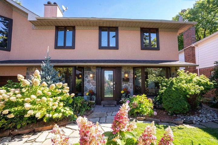Photo 2 at 50 Skyview Crescent, Henry Farm, Toronto