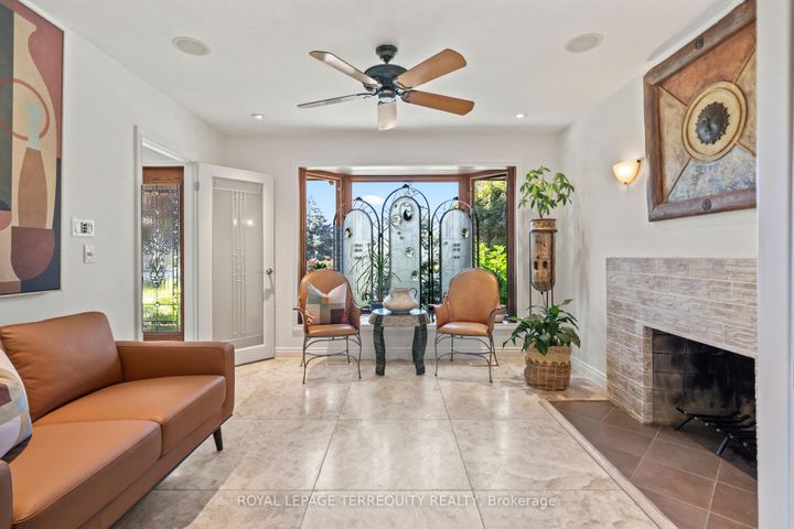 Photo 7 at 50 Skyview Crescent, Henry Farm, Toronto