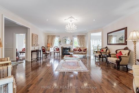 Photo 8 at 19 Ridgestone Drive, Westbrook, Richmond Hill Photo 8 at 19 Ridgestone Drive, Westbrook, Richmond Hill