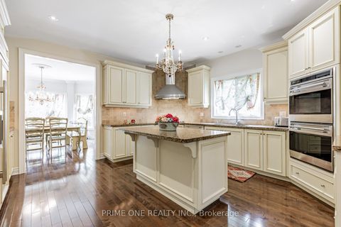 Photo 12 at 19 Ridgestone Drive, Westbrook, Richmond Hill