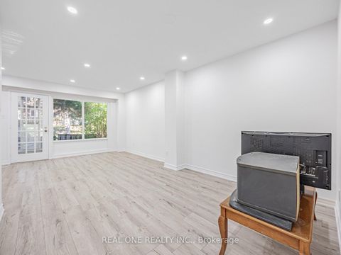 Photo 8 at 66 - 441 Military Trail, Morningside, Toronto