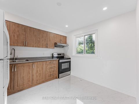 Photo 9 at 66 - 441 Military Trail, Morningside, Toronto