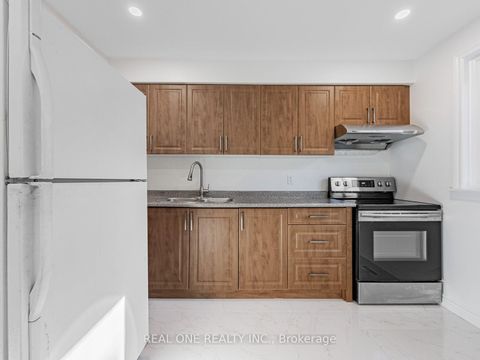 Photo 10 at 66 - 441 Military Trail, Morningside, Toronto