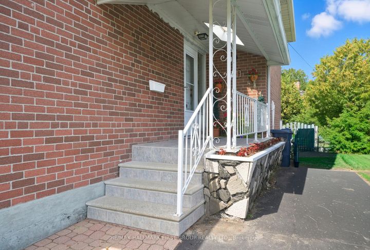 Photo 3 at 6 Windover Drive, Woburn, Toronto