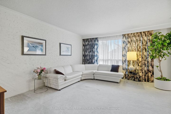 Photo 5 at 6 Windover Drive, Woburn, Toronto
