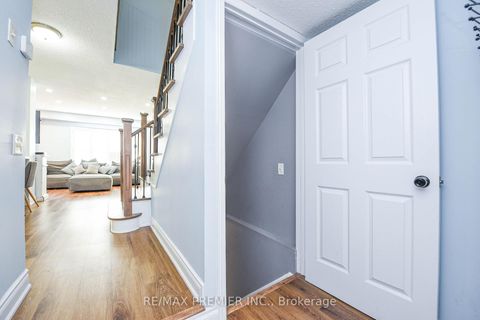 Photo 6 at 15D View Green Crescent, Clairville, Toronto
