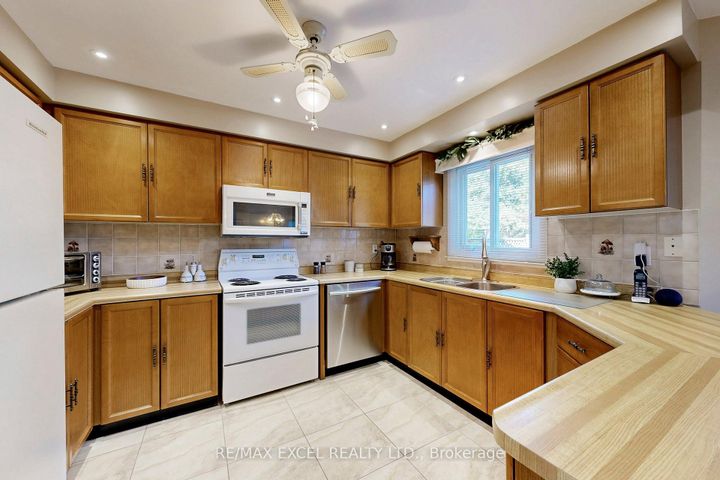 Photo 10 at 24 Lehman Crescent, Markham Village, Markham
