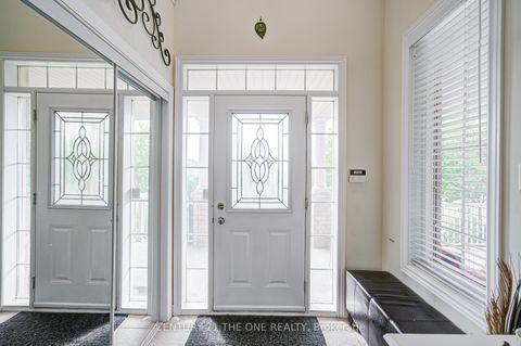 Photo 4 at 1 Lourakis Street, Jefferson, Richmond Hill