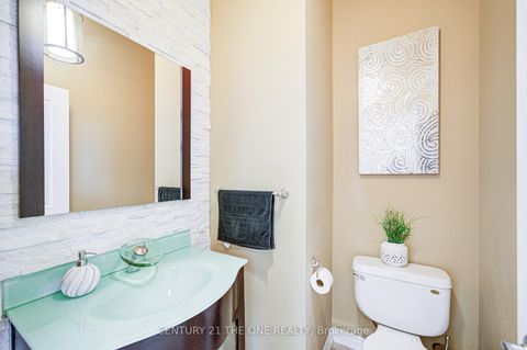 Photo 8 at 1 Lourakis Street, Jefferson, Richmond Hill