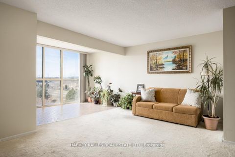 Photo 4 at 911 - 61 Markbrook Lane, Jamestown, Toronto
