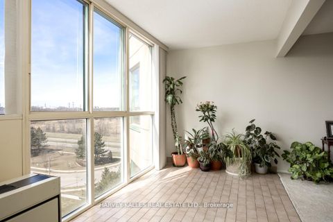 Photo 7 at 911 - 61 Markbrook Lane, Jamestown, Toronto