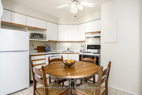 Photo 8 at 911 - 61 Markbrook Lane, Jamestown, Toronto