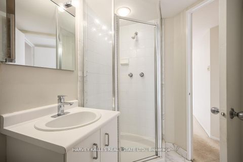 Photo 17 at 911 - 61 Markbrook Lane, Jamestown, Toronto