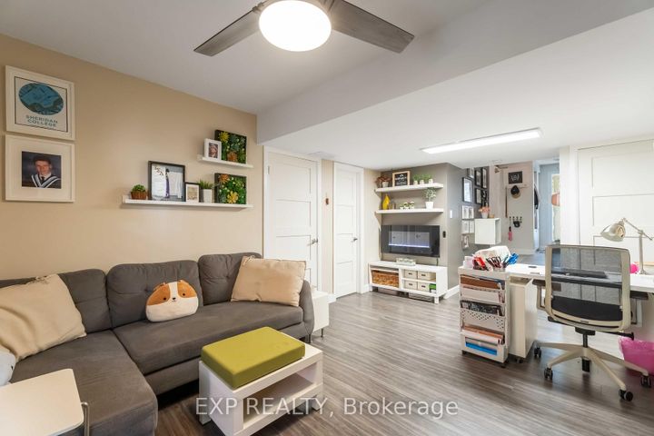 Photo 11 at 37 - 72 Stone Church Road W, Kernighan, Hamilton