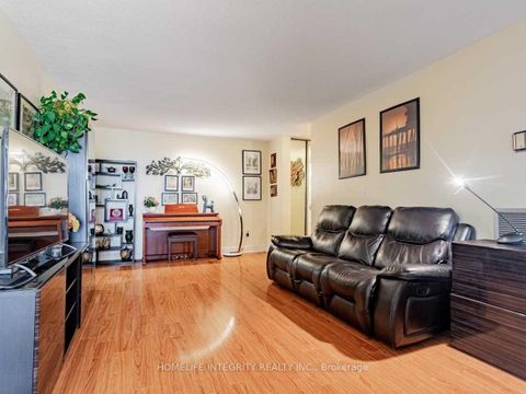 Photo 4 at 904 - 150 Neptune Drive, Lawrence, Toronto