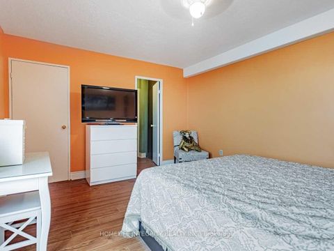 Photo 9 at 904 - 150 Neptune Drive, Lawrence, Toronto