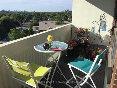 Photo 11 at 904 - 150 Neptune Drive, Lawrence, Toronto