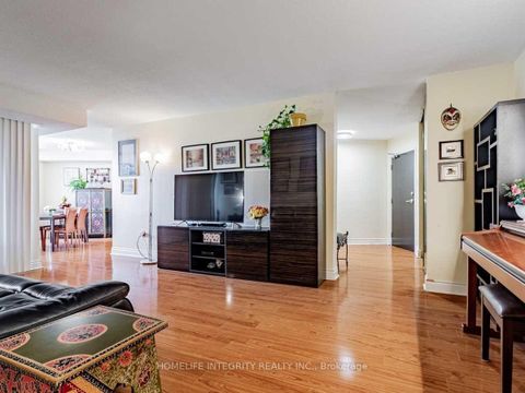 Photo 12 at 904 - 150 Neptune Drive, Lawrence, Toronto
