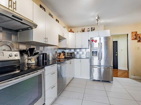 Photo 14 at 904 - 150 Neptune Drive, Lawrence, Toronto