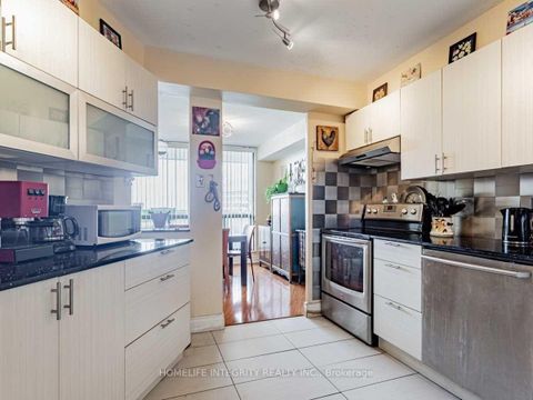 Photo 16 at 904 - 150 Neptune Drive, Lawrence, Toronto