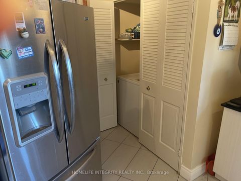 Photo 31 at 904 - 150 Neptune Drive, Lawrence, Toronto