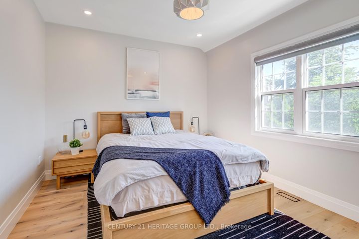 Photo 15 at 576 Broadway Avenue, Leaside, Toronto