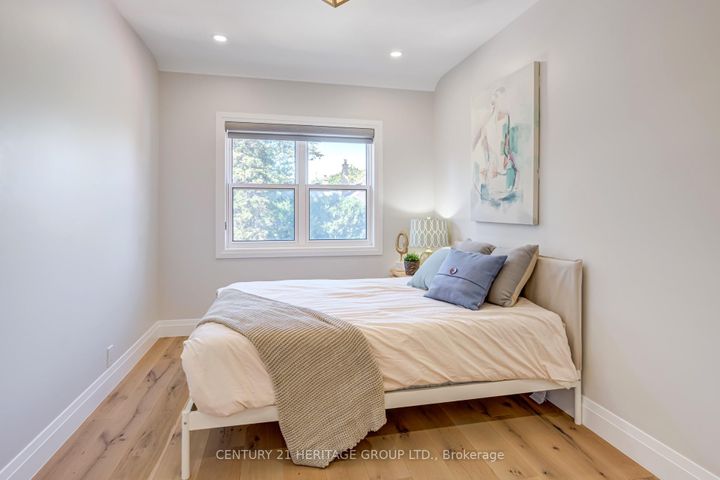 Photo 18 at 576 Broadway Avenue, Leaside, Toronto