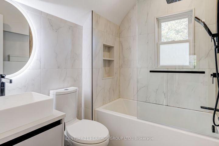 Photo 20 at 576 Broadway Avenue, Leaside, Toronto