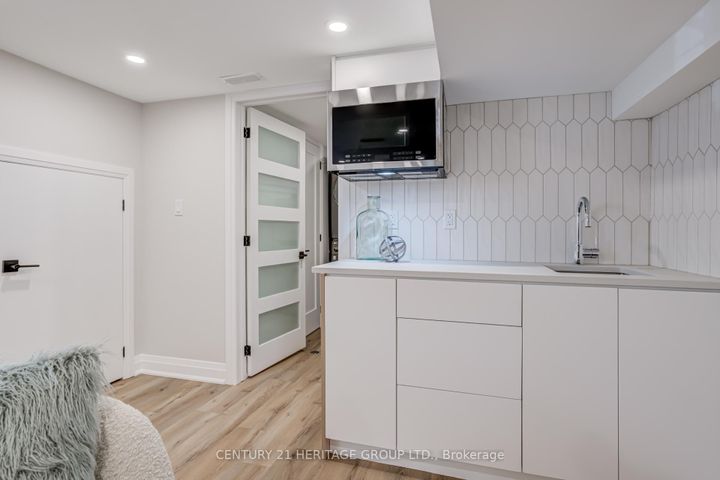 Photo 25 at 576 Broadway Avenue, Leaside, Toronto