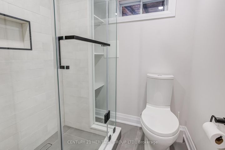 Photo 27 at 576 Broadway Avenue, Leaside, Toronto