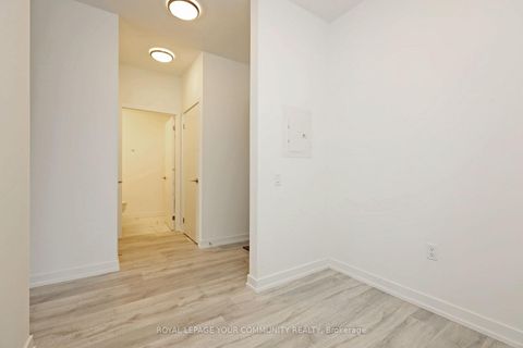 Photo 4 at 1003 - 8 Olympic Garden Drive, Newtonbrook East, Toronto