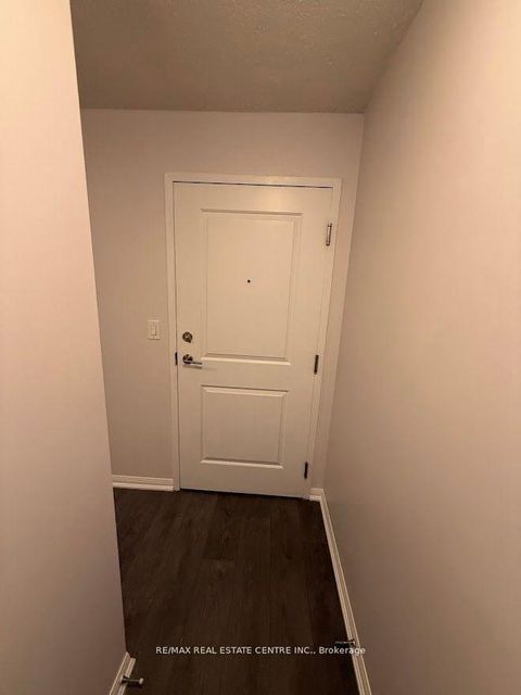 Photo 2 at 709 - 35 Bastion Street, Niagara, Toronto