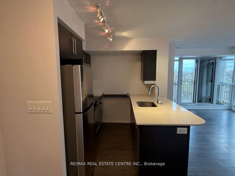 Photo 8 at 709 - 35 Bastion Street, Niagara, Toronto