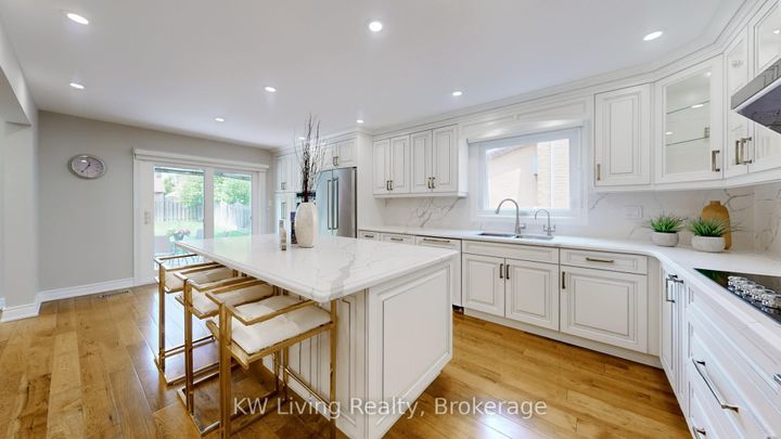 Photo 13 at 45 Chiltern Hill, Bayview Hill, Richmond Hill