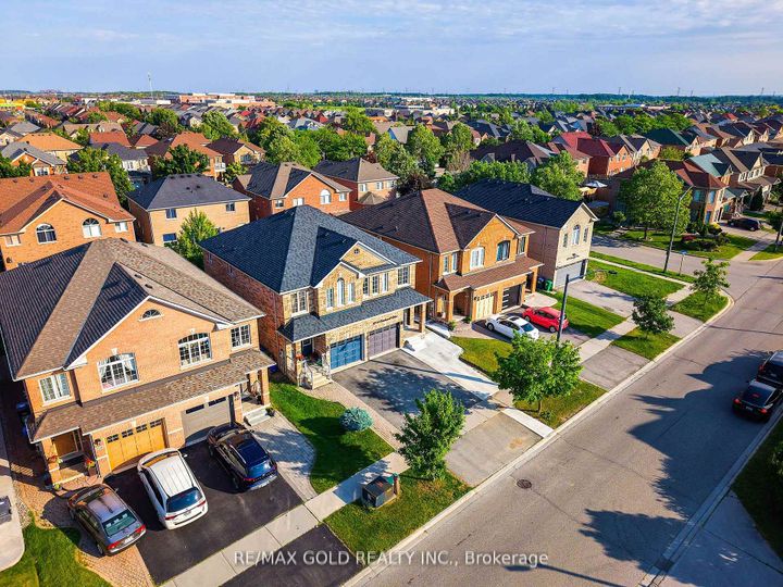 Photo 1 at 3218 Camberwell Drive, Churchill Meadows, Mississauga