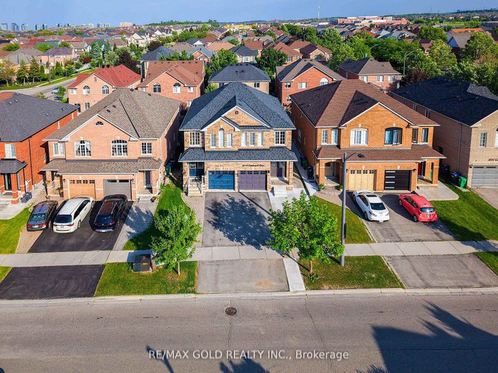Photo 2 at 3218 Camberwell Drive, Churchill Meadows, Mississauga