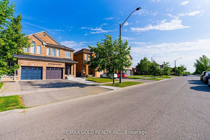 Photo 4 at 3218 Camberwell Drive, Churchill Meadows, Mississauga