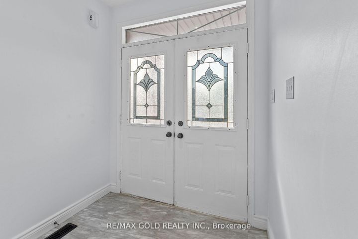 Photo 8 at 3218 Camberwell Drive, Churchill Meadows, Mississauga