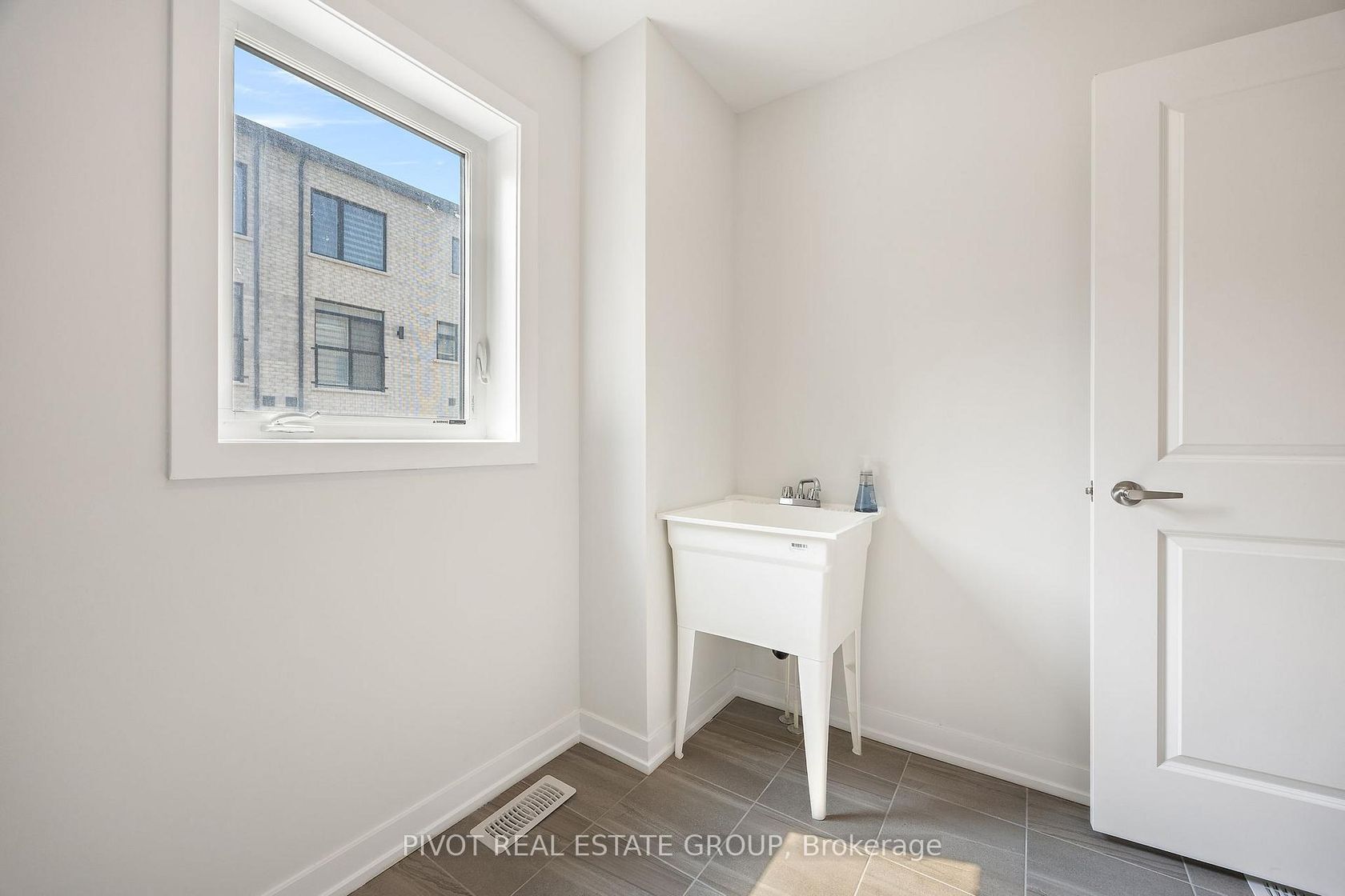 Photo 7 at 26 Danielle Moore Circle, Bendale, Toronto Photo 7 at 26 Danielle Moore Circle, Bendale, Toronto