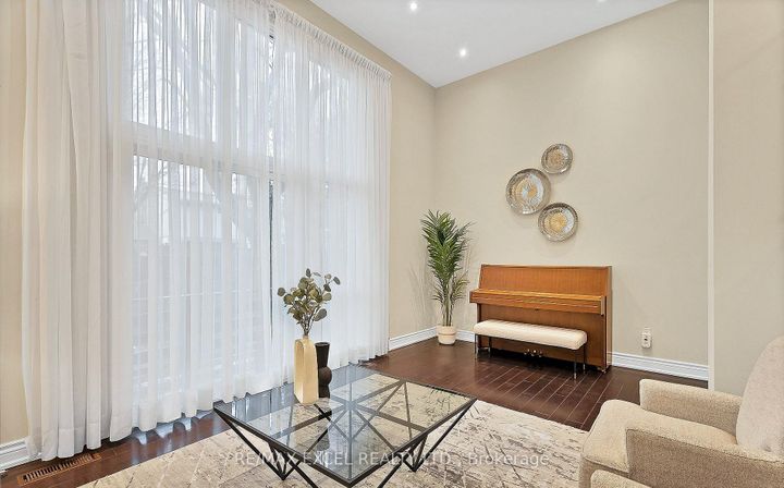 Photo 2 at 11 Stonedale Placeway, Don Mills, Toronto