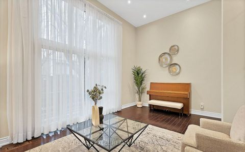Photo 2 at 11 Stonedale Placeway, Don Mills, Toronto