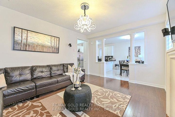 Photo 16 at 9 Natronia Trail, Bram East, Brampton