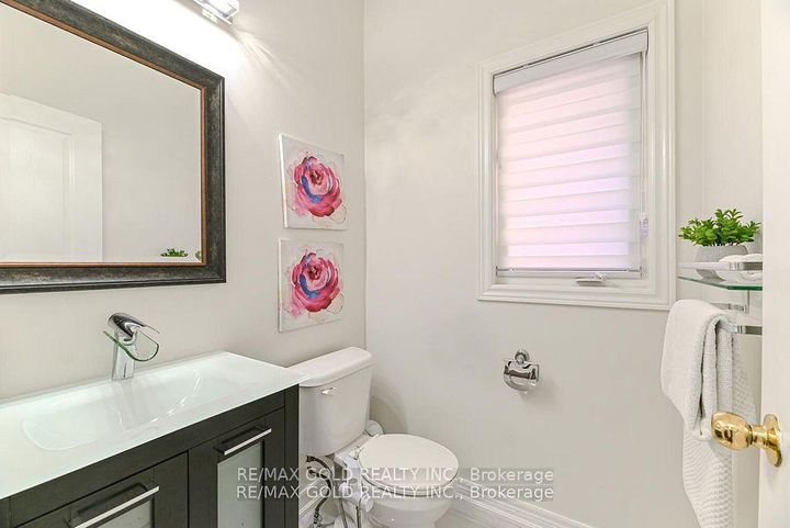 Photo 17 at 9 Natronia Trail, Bram East, Brampton