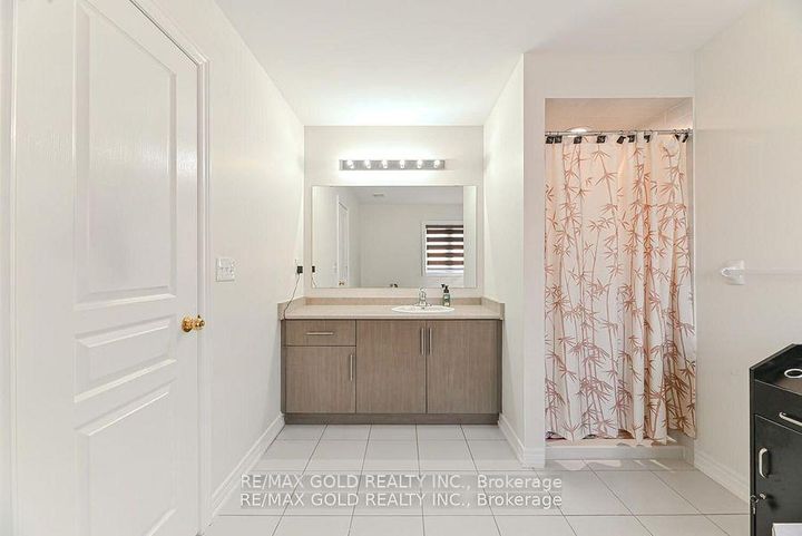 Photo 23 at 9 Natronia Trail, Bram East, Brampton