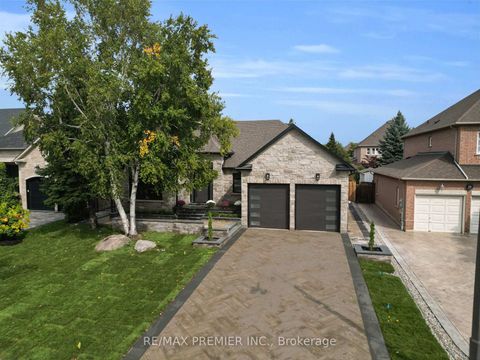 Photo 1 at 19 Polo Crescent, East Woodbridge, Vaughan