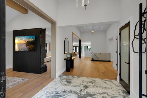 Photo 5 at 19 Polo Crescent, East Woodbridge, Vaughan