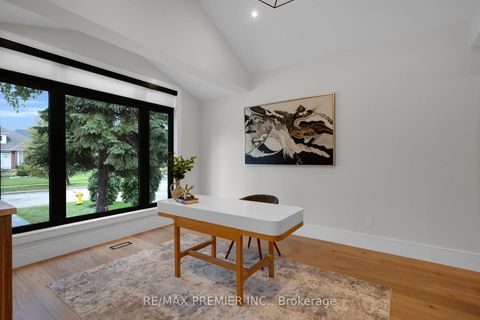 Photo 6 at 19 Polo Crescent, East Woodbridge, Vaughan