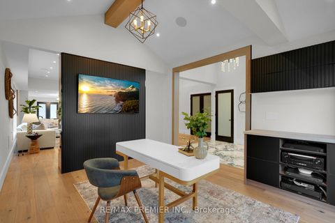 Photo 7 at 19 Polo Crescent, East Woodbridge, Vaughan